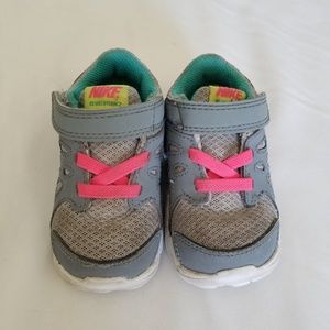 Nike toddler size 4